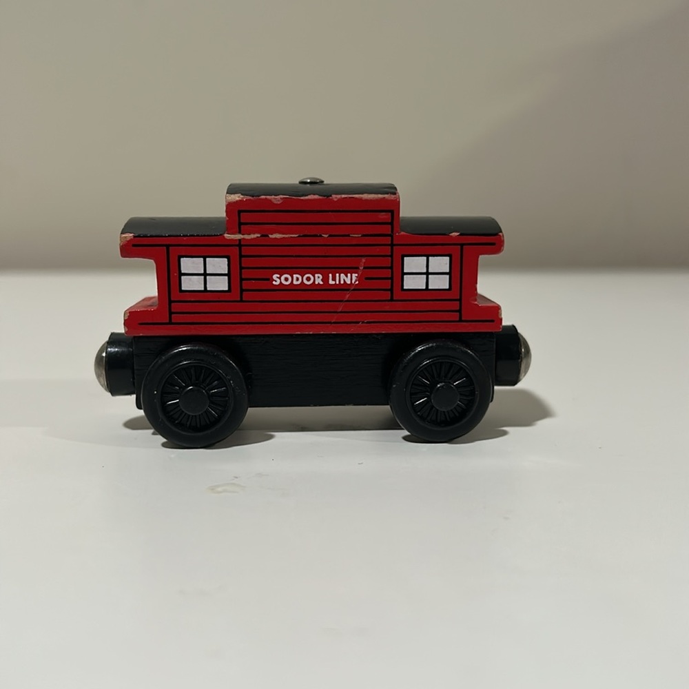 2003 Thomas & Friends Sodor Line Caboose Wooden Railway Red Train Car - Picture 2 of 5